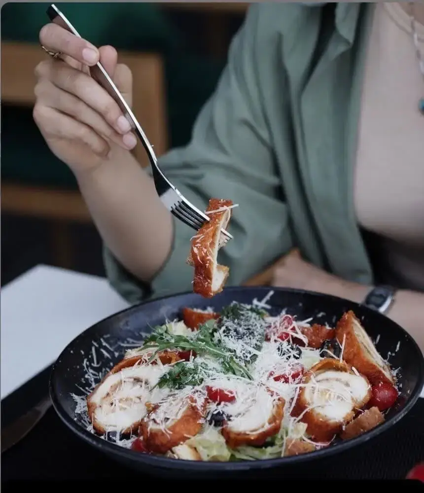 سالاد سزار سوخاری   fried chicken cesar salad